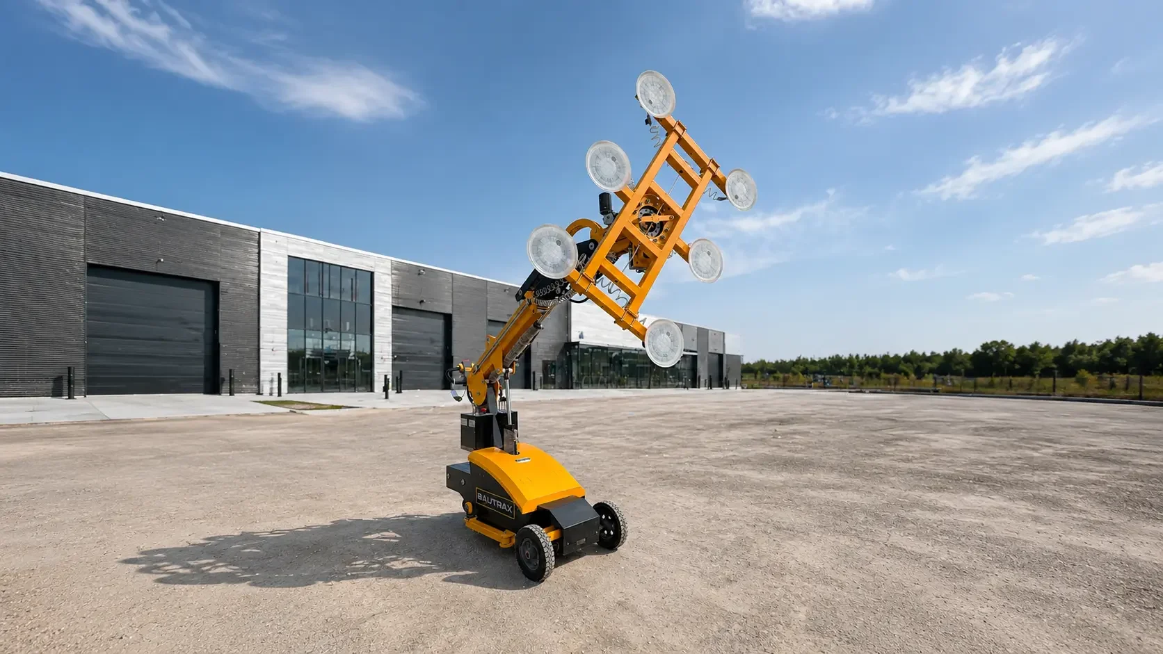BAUTRAX VROB600 – Self-Propelled Glass Installation Robot