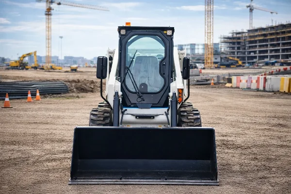 Front bucket view of the CDM312 for loading gravel, soil and construction materials.