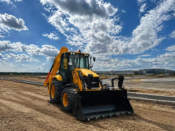 Lonking 83C backhoe loader - front view.
