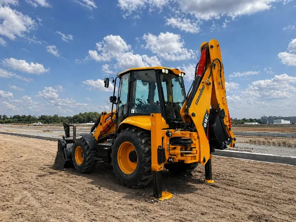 Lonking 83C backhoe loader - rear view with stabilizers.