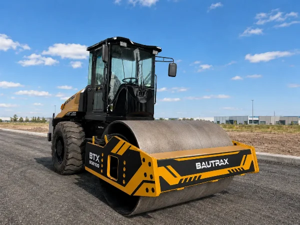 Front-right view of the SDR100 road roller on a prepared roadwork surface.
