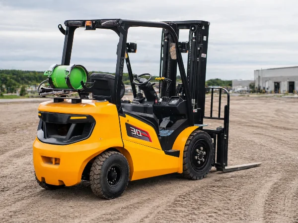 LPG мотокар BAUTRAX FORK30 - заден десен изглед.