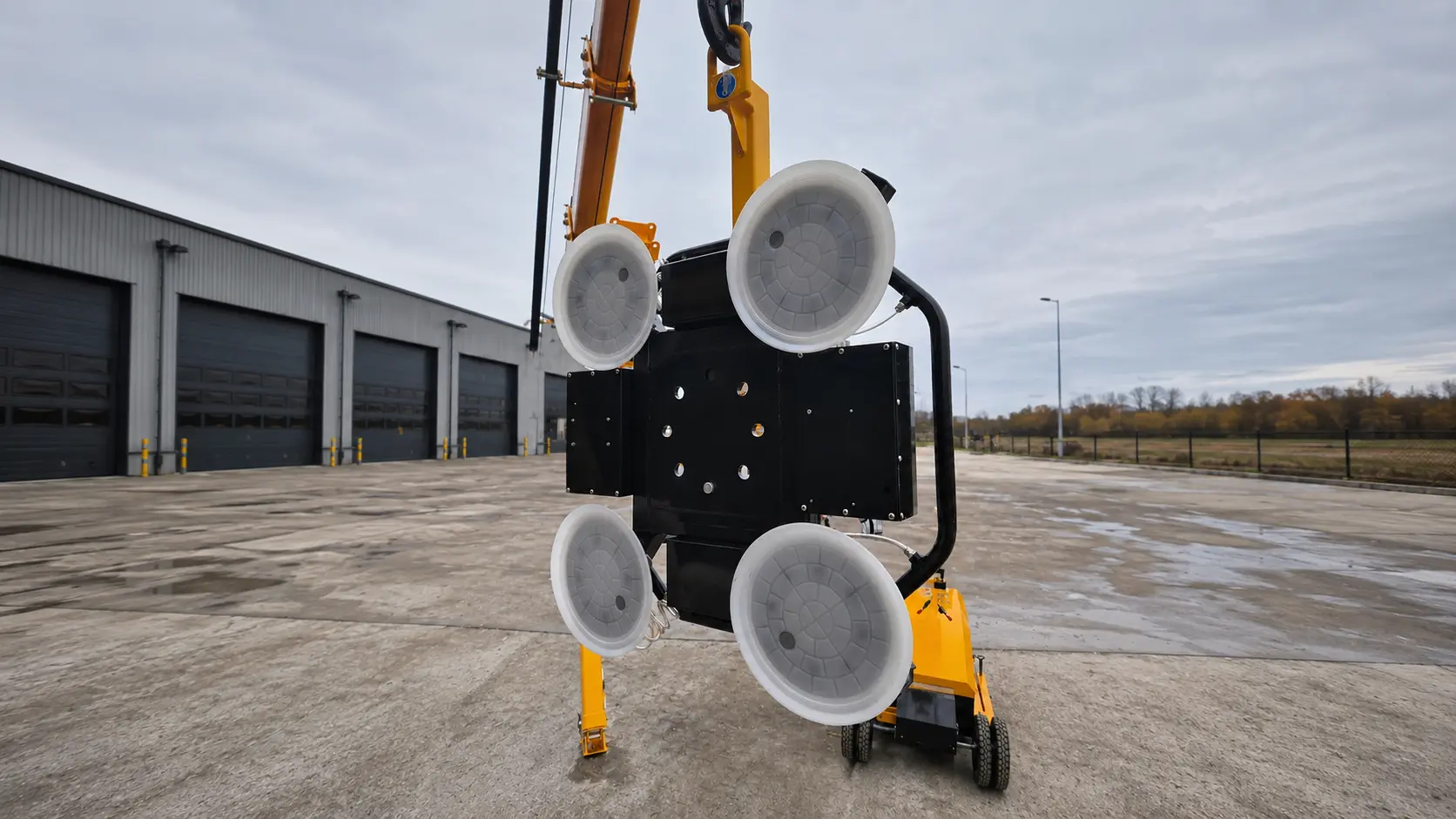 BAUTRAX XGL400 compact vacuum glass lifter.